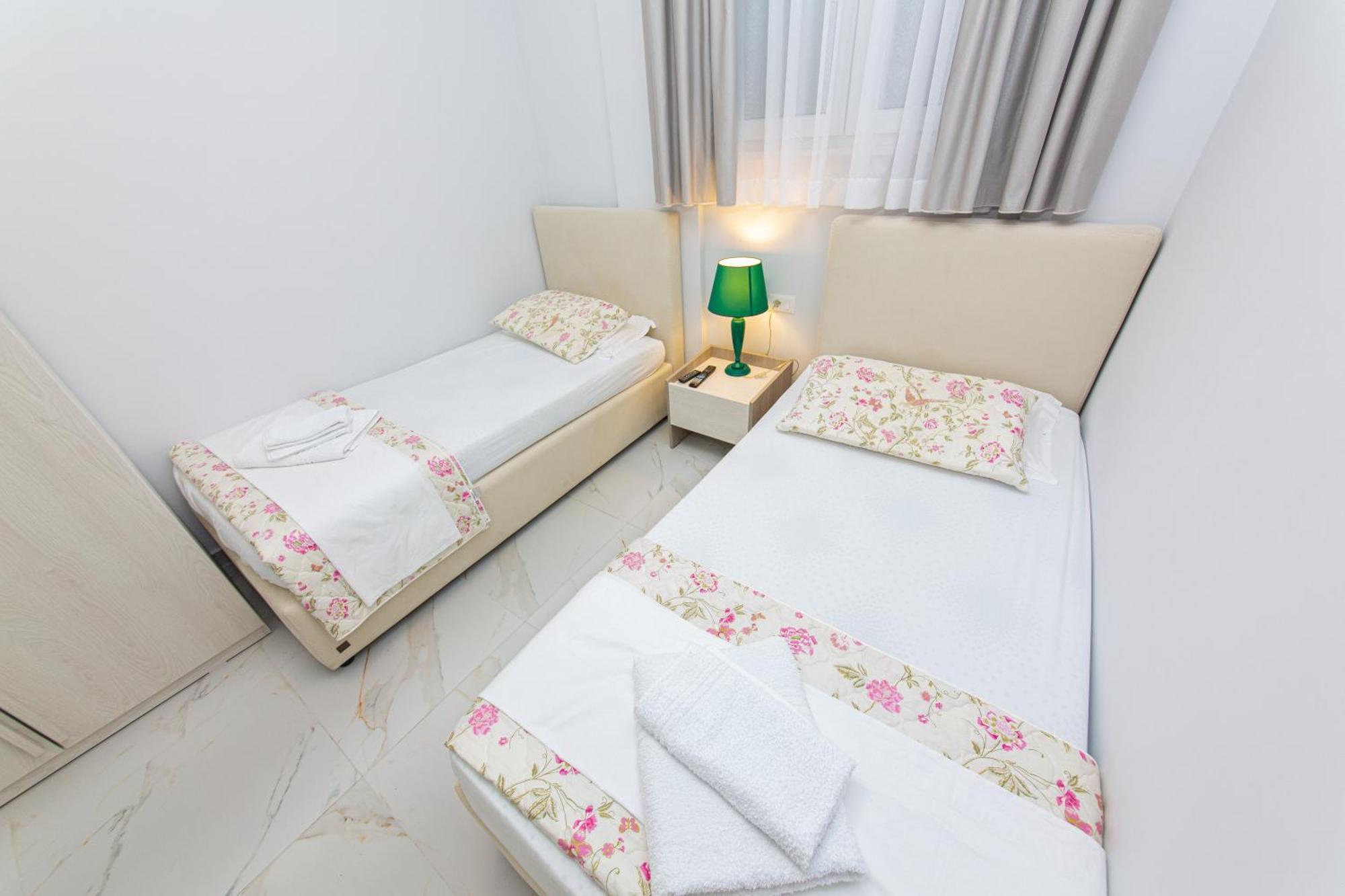 Luxury Villa 2 Vlorë Buitenkant foto